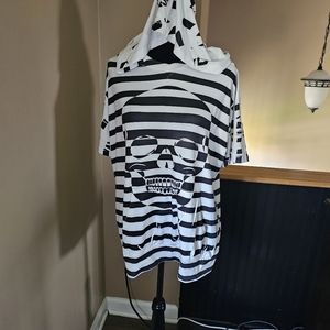 Sz 1XL ultra soft short sleeved hooded skull stripped tee Blumin